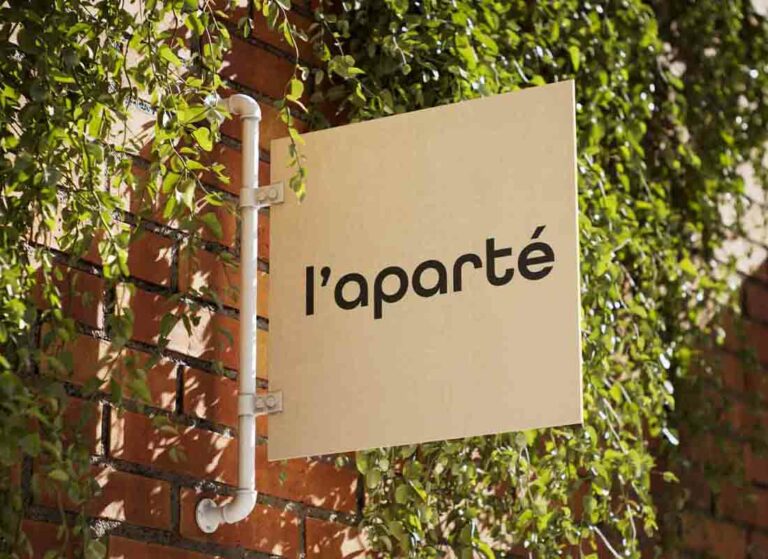 Panneau de signalétique de l'aparté